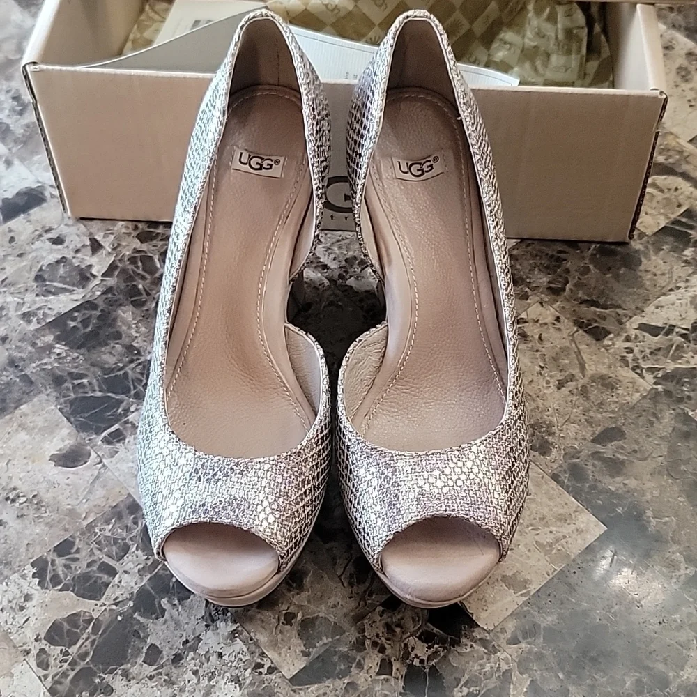 UGG Toura Snake Print Peep-toe Embossed Wedge 6
